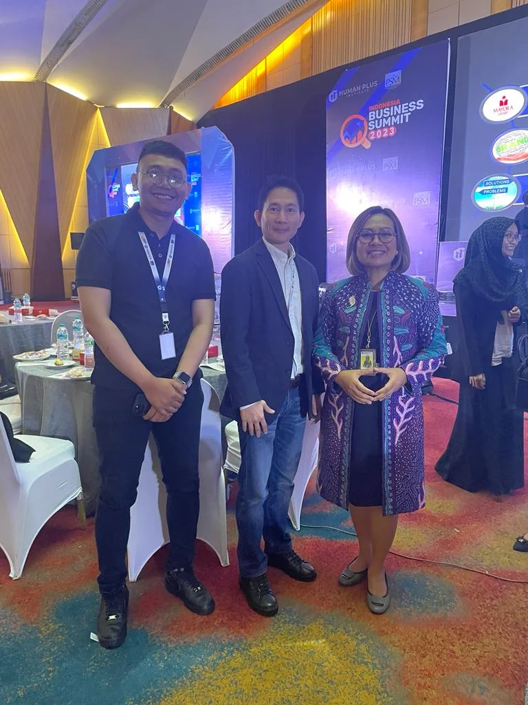 Siapa Dirga Isman? Kenali CEO Uraga Digital Agency & Fractional CMO di balik pertumbuhan 300+ brand Indonesia. Pelajari profilnya di sini!
